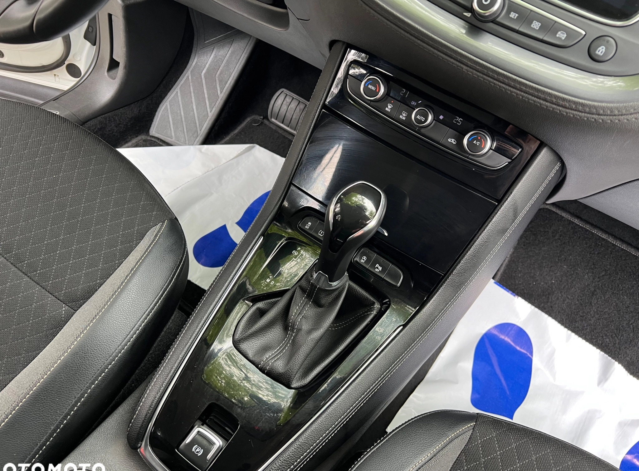 Opel Grandland X cena 63900 przebieg: 167533, rok produkcji 2017 z Siewierz małe 742